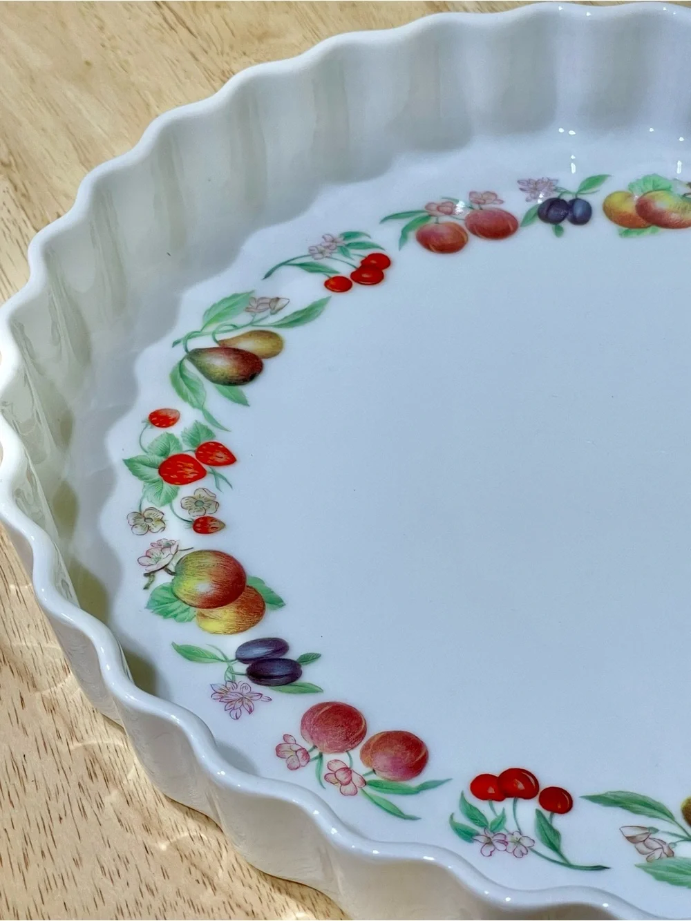 Pie/Tart Porcelaine du Reussy Porcelain Fluted Fruit Border Round Pie Dish 12 in